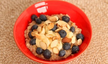 Laura’s Favorite Quick Oatmeal Breakfast Recipe – Laura Vitale – Laura in the Kitchen Episode 520