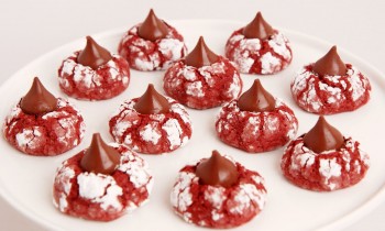 Red Velvet Crinkle Kisses Recipe – Laura in the Kitchen Episode 854