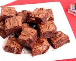 Snickers Brownies Recipe – Laura Vitale – Laura in the Kitchen Episode 821