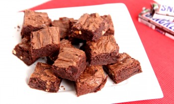 Snickers Brownies Recipe – Laura Vitale – Laura in the Kitchen Episode 821